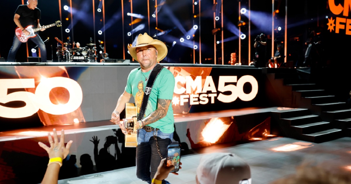 Crowd Cheers as Country Star Defends Jason Aldean During Concert: ‘Keep It Up, Brother’